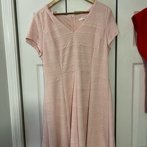 Chic Blush V-Neck Midi Dress